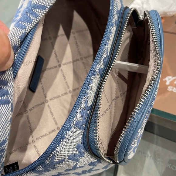 MICHAEL KORS
Maisie Large Logo 2-in-1 Sling Waist Fanny Pack Crossbody
Denim - Picture 10 of 16